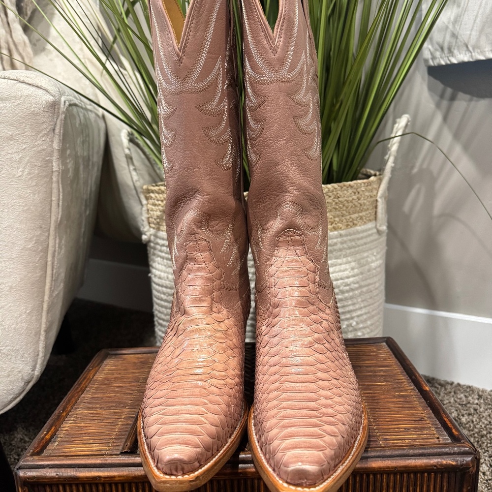 Tecovas- The Annie- Dusty Pink Python